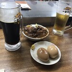 Taishuusakaba Umagoshi - 煮込みと煮卵をあてに黒生ビールでスタートした❣️