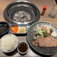 焼肉・しゃぶしゃぶ たちばな ヒルトンプラザイースト店 - 
