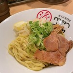 めんとあぶら - 油そば900円並 (平打ち麺)