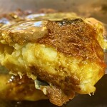 245748689 - お好み焼き:肉玉子入りでマスタード乗せの断面