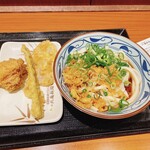Marugame Seimen - ぶっかけ大、天ぷら:牛蒡天・蓮根天・かしわ天