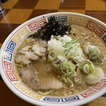岩前戸商店 - 背油中華そば背脂少なめ
