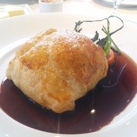 フランス料理 ル・クール - 鹿児島産 日本鹿のパイ包み焼き 赤ワインソース