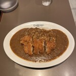 ピッコロ - 実際のチキンカツカレー。ご飯に対するカツのサイズ感に注目してほしい。