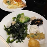 WORLD BUFFET - サラダ、ピザ、パスタ