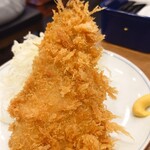 釣宿酒場マヅメ - 鰺フライは辛子とお醤油で。サックサク。