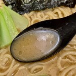 Iekei Ramen Kakushin-Ya Toukyou - 上品な家系スープを確かめて
