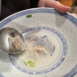 北京楼菜館 - わんたん650円x2(取分け後撮影)