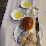 オリビアン小豆島 - 2種類のオリーブ（両方とも苦味があるタイプ）