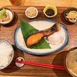 西荻 もがめ食堂 - 銀鮭の塩こうじ漬定食