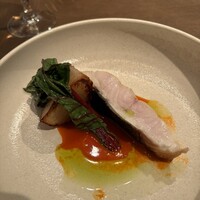 薪焼ステーキ コケット - 鮮魚(スズキ)のポワレ　パプリカの香り　蕪