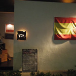 白金Baru - お店の入り口（この日の国旗は裏返し（笑））