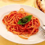 Napule - シンプルなナポリ風トマトソースのスパゲティ