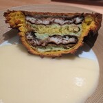 銀座 大石 - 期待の何十倍の美味しさ！ふわっととろける鰻はソースのコクを感じますが、鰻の旨味もしっかり。パイ生地も香ばしくも、のべーとした感覚は無くて後味さらり。まろやかなコクと酸味の感じるソースも、全てが軽やか。