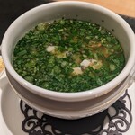 銀座 大石 - スッポンのロワイヤル。春ということで、三つ葉やセリを乗せて。清涼感に負けじとスッポンの柔らかいコクにほっこり。