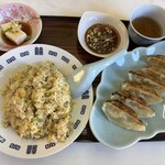 新幹線ラーメン 芦渡店 - 餃子とチャーハンセット