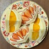 ぽえむ マノ ア マノ コーヒー - 料理写真:宮崎マンゴー（太陽のタマゴ）と苺のフルーツサンド