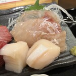 わ楽 - 生ホタテ、生ヒラメの昆布締め