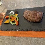 燻製沖縄料理 かびら亭 - 石垣美崎牛最高等級ランプ