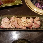 松阪牛 取扱店 焼肉白ひげ - ホルモン