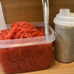 しぇからしか - 紅しょうがとゴマ