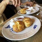 カフェ・ル・プティ・ニ・トロワ - 