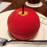 カフェ・ド・シネマ - 見た目が美しい赤い林檎！