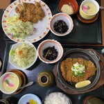 Sanzokuya - 妻（奥）はチキン南蛮、コチラは（手前）はみぞれカツ定食どちらも1,000円