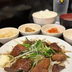 尾毛多セコ代 - レバニラ定食 小鉢４品付き  ご飯大中小無料  ８００円