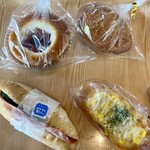 おかもと製パン - 赤い実のチーズケーキ/ゴールデンカレー/カスクート/とうもろこしづくし