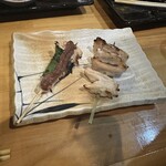 Rokumonsen - 鶏モモ梅肉しそ串とやげんなんこつ