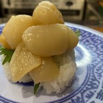 Muten Kurazushi - 2024/05/05
                      えびアボカド 120円×2
                      大盛貝柱にぎり 115円×2
                      旬の極み 味付いくら 115円×2
                      華寿司えび・たまご 115円
                      明太小柱 115円
                      まぐろ納豆 115円