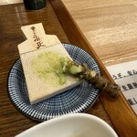 キッチン きらく - 秋田県産天然山葵は鮫皮でおろします