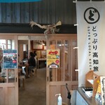 田中鮮魚店 - 店内を望む