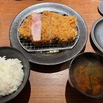 Tonkatsu Kokomade Yaruka - 味麗豚特上ロースかつ定食