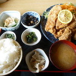 丸金食堂 - 1番人気鶏のからあげ定食８６０円