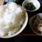 丸金食堂 - ご飯の盛りも普通で大盛り