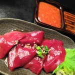 炭火焼肉 たけのうち - 和牛生レバー焼き