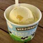 ベン＆ジェリーズ - さつまいもアイスは、ゴロゴロとブロック状のさつまいもが入ったアイスクリームで
ベースのアイス部分にも芋のコクのある味わいを感じ、甘みも濃厚で食べごたえがあります。