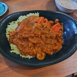 カレーハウス林 - トマトマッシュルームひき肉カレー