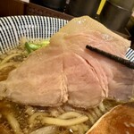 Niboshi Icchokusen - 肉を喰らう喜びのあるチャーシュー