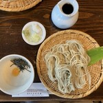 Uzura ya - 薄緑色の艶やかなお蕎麦