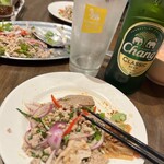 タイ東北酒場 ソムタムローンプレーン - 豚レバーとモツの炒め物、美味しい