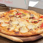 トリワイン ＰＩＫＯＳＨＨＨＵ - ハーフ＆ハーフのピザ