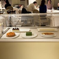 レ・セレブリテ - 食べたいものを食べれるシステム。サーブしていただく。