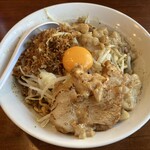 自家製麺 まる太 - 料理写真:汁なし(930円)、アブラ、フライドオニオン