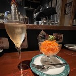 Ikariya Petit - 独・スパークリングワインとキャロットラペ