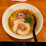 唯一無二のらぁ麺専門店 イ袋ワシづかみ - 豚骨背脂咖哩らぁめん