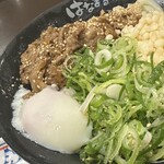 Hanamaru Udon - 牛肉温玉ぶっかけネギ増し（UP）