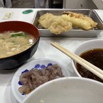 Tempura Dokoro Hirao - 豚、モッツァレラチーズ、エビ
